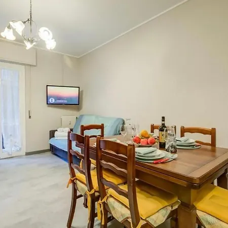 Vacation 100 Meters From The Beach!