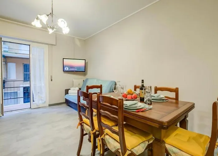 Vacation 100 Meters From The Beach!